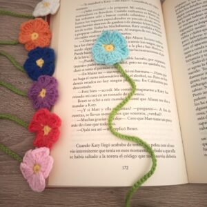 Marcapáginas de flores a crochet
